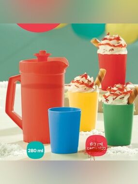 Tupperware Children's Kids Beverage Set Pitcher 4 Tumblers Red & blue